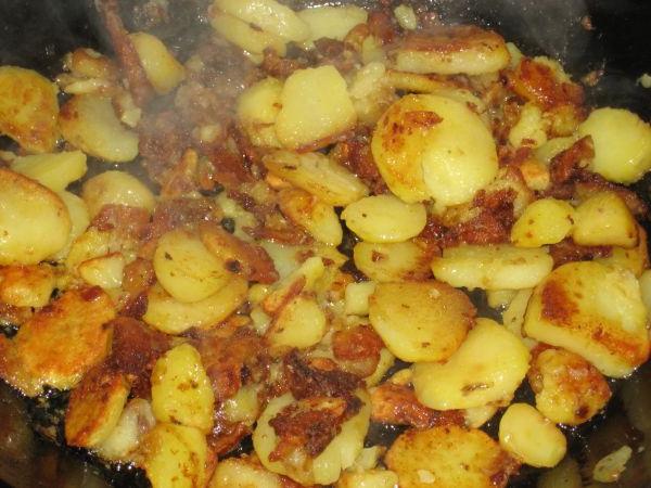 gebakken aardappelen met gekraak